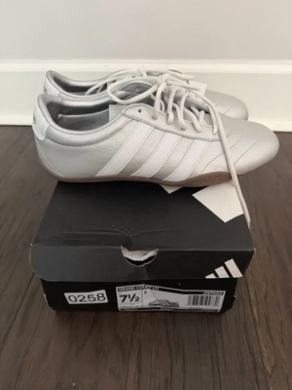 adidas Grand Court LO Silver/White Low Top Lace-Up Leather Sneakers JQ9682 7.5